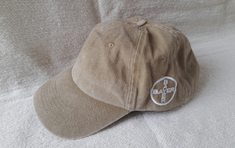 Gorra de gabardina con logo bordado