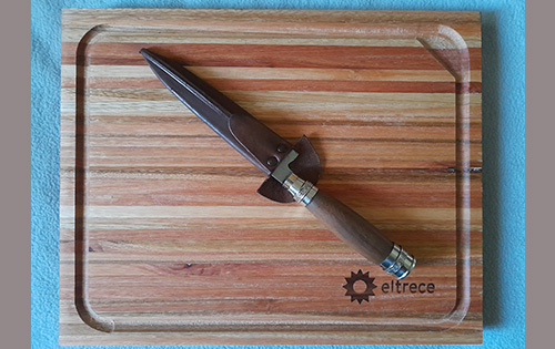  Tabla de asado de eucalipto con logo grabado y cuchillo
