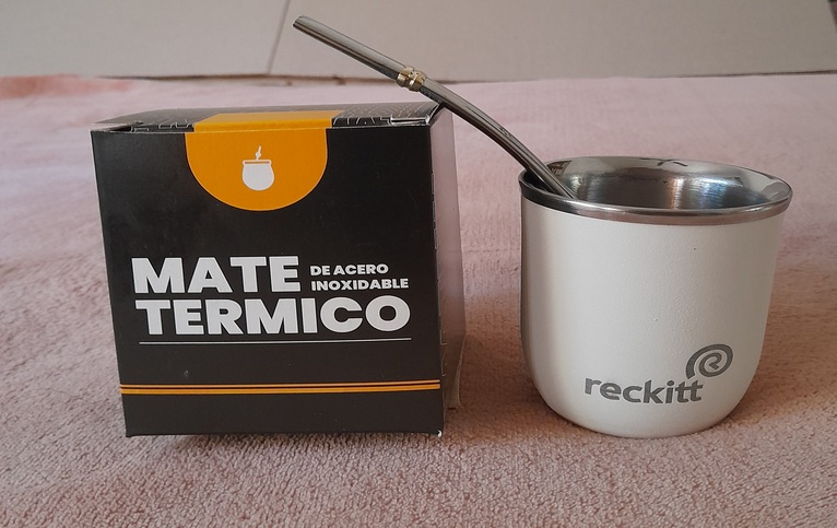 Mate térmico con logo grabado y bombilla plana