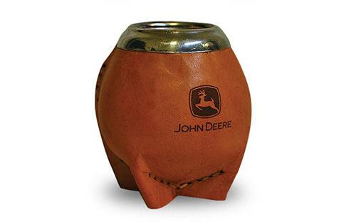 Mate de cuero con logo