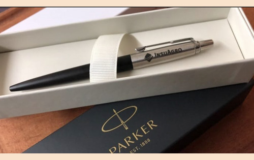 Bolígrafo Parker con logo grabado