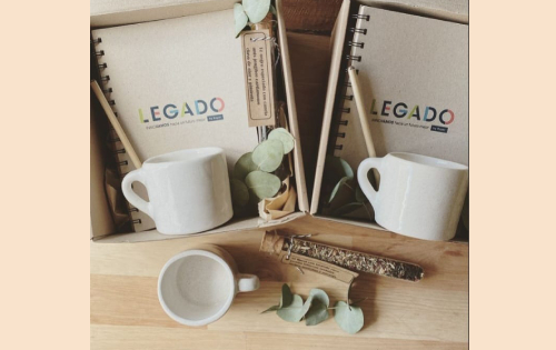 Set ecológico con taza, cuaderno con logo y lápices plantables