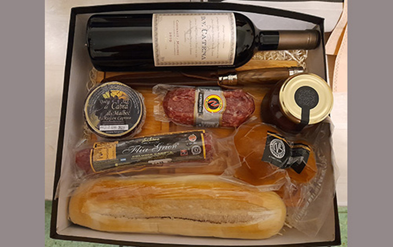 Caja con productos gourmet